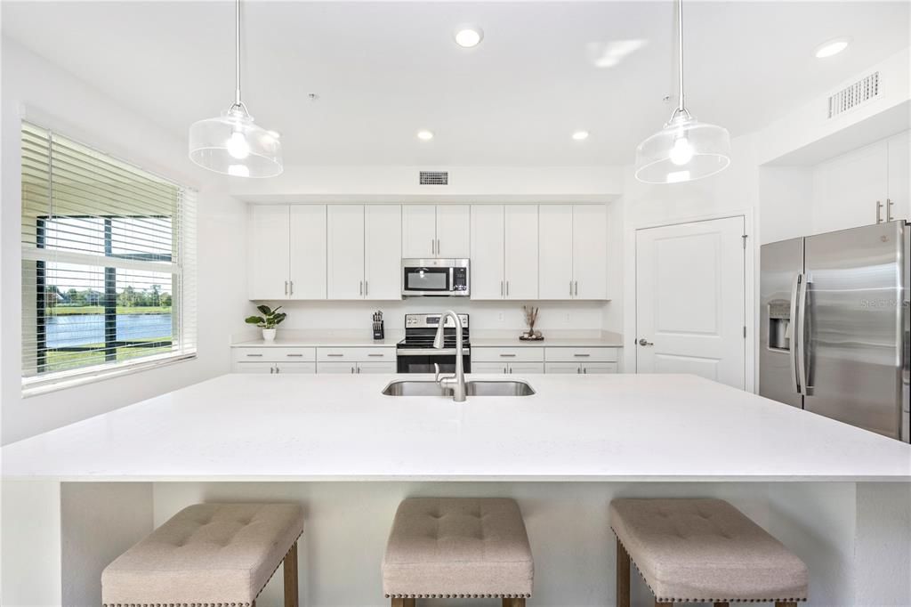 出租: $4,000 (3 贝兹, 2 浴室, 1789 平方英尺)