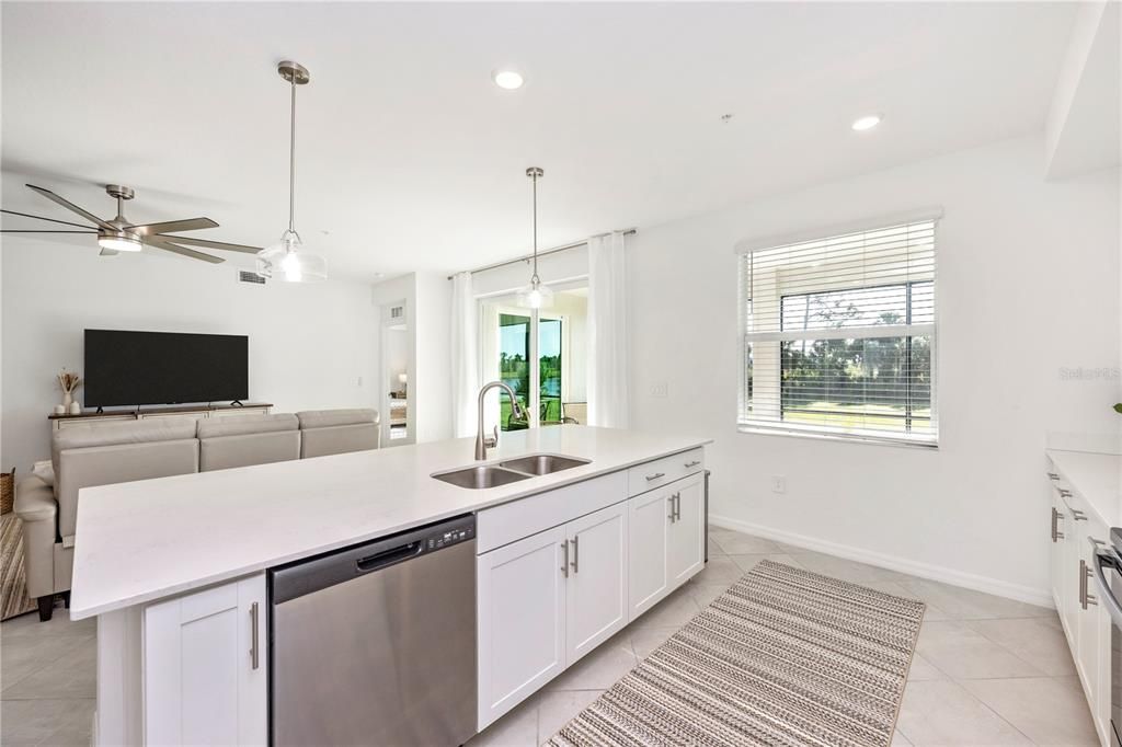 出租: $4,000 (3 贝兹, 2 浴室, 1789 平方英尺)