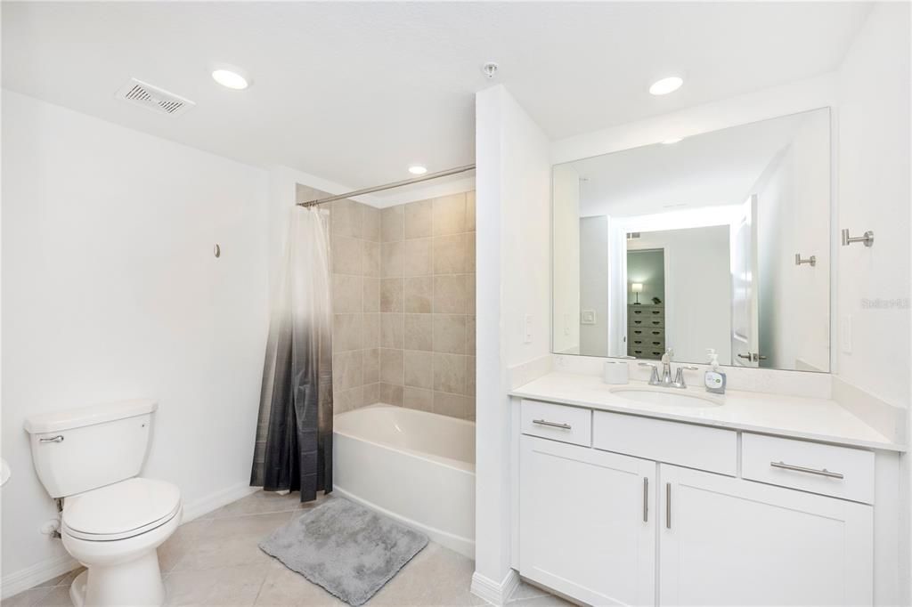 出租: $4,000 (3 贝兹, 2 浴室, 1789 平方英尺)