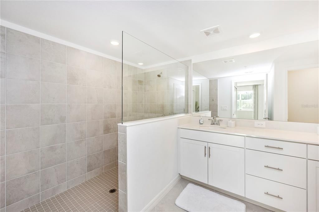 出租: $4,000 (3 贝兹, 2 浴室, 1789 平方英尺)