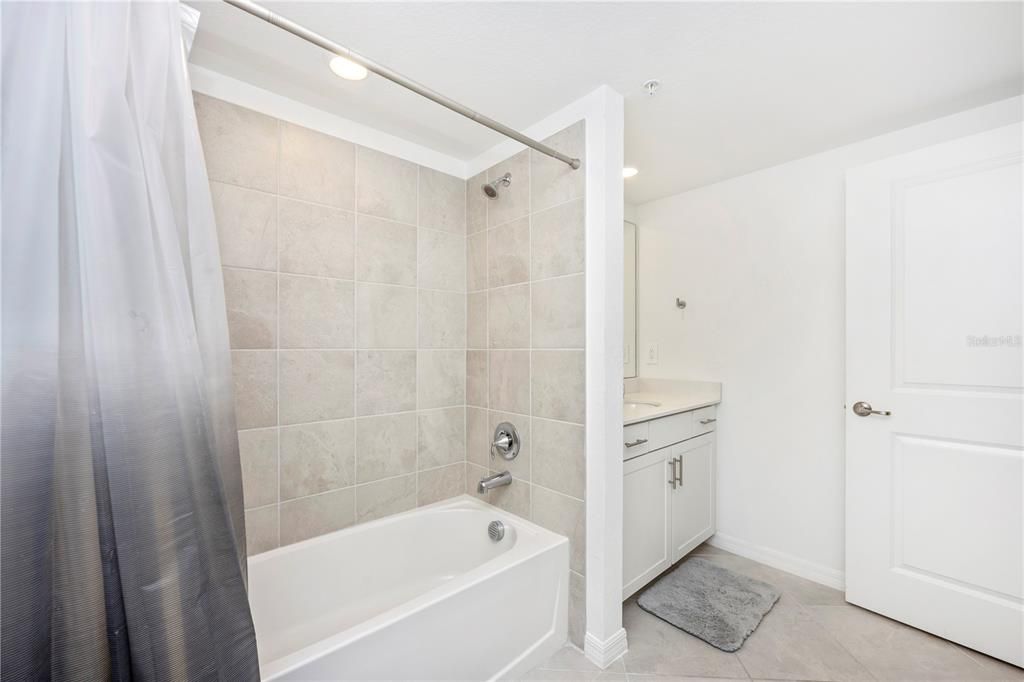 出租: $4,000 (3 贝兹, 2 浴室, 1789 平方英尺)