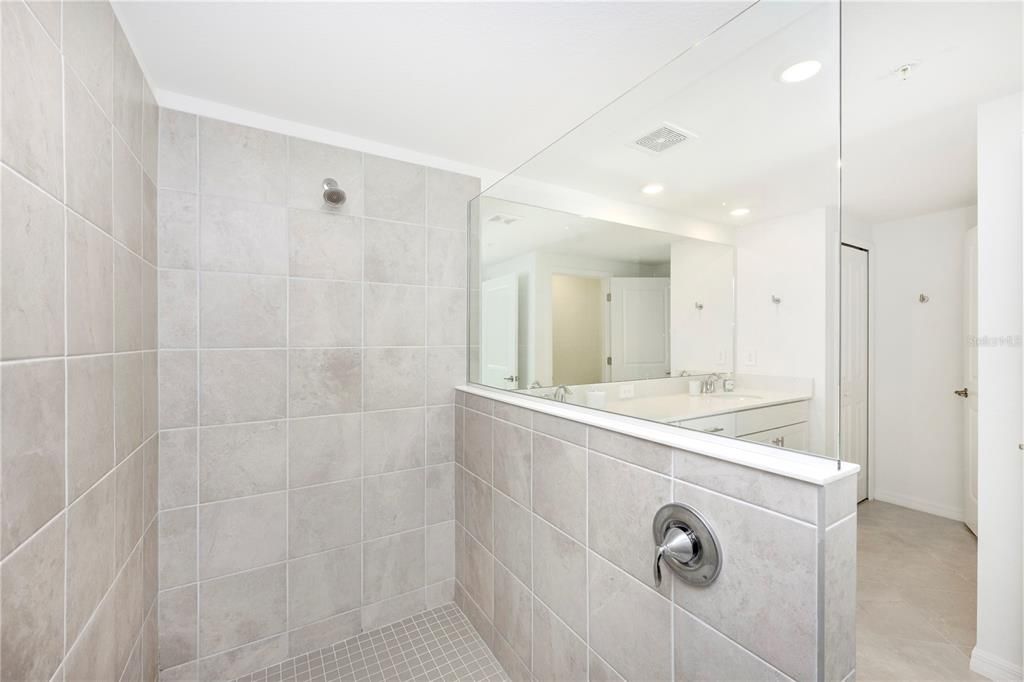 出租: $4,000 (3 贝兹, 2 浴室, 1789 平方英尺)