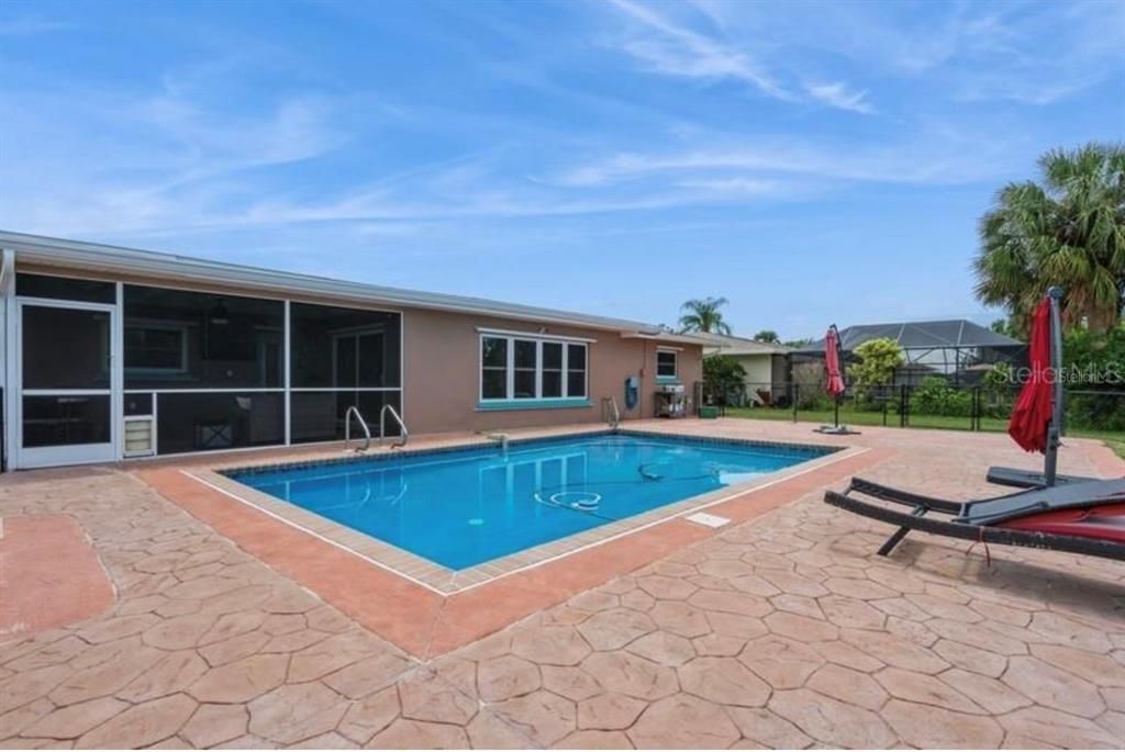 出租: $2,350 (4 贝兹, 2 浴室, 1868 平方英尺)