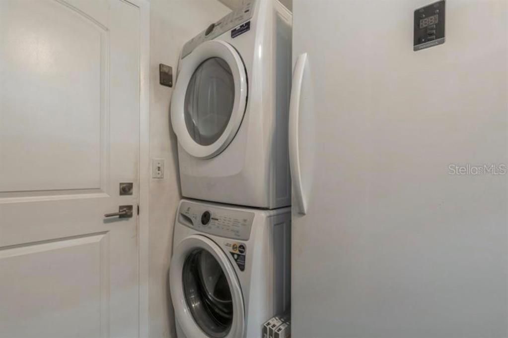 出租: $2,350 (4 贝兹, 2 浴室, 1868 平方英尺)