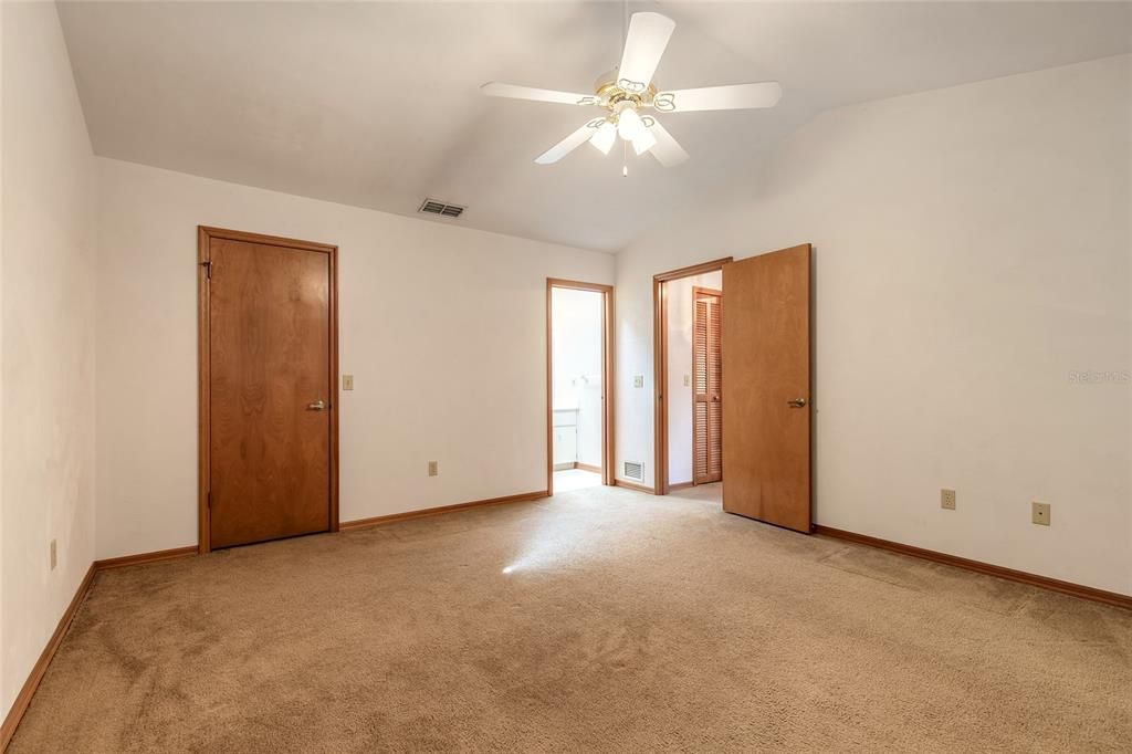 待售: $235,900 (2 贝兹, 2 浴室, 1302 平方英尺)