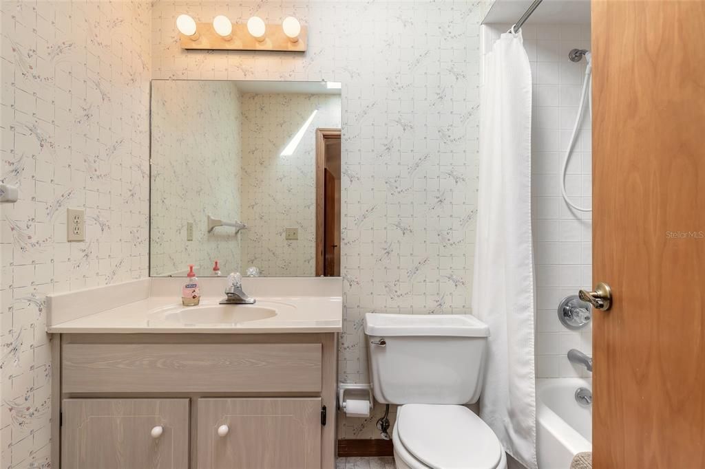 待售: $235,900 (2 贝兹, 2 浴室, 1302 平方英尺)