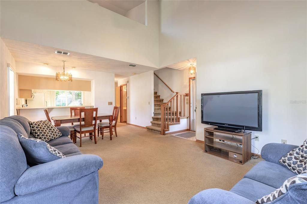 待售: $235,900 (2 贝兹, 2 浴室, 1302 平方英尺)