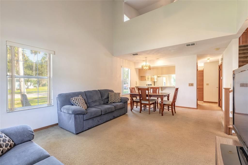 待售: $235,900 (2 贝兹, 2 浴室, 1302 平方英尺)