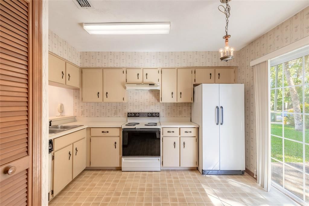 待售: $235,900 (2 贝兹, 2 浴室, 1302 平方英尺)