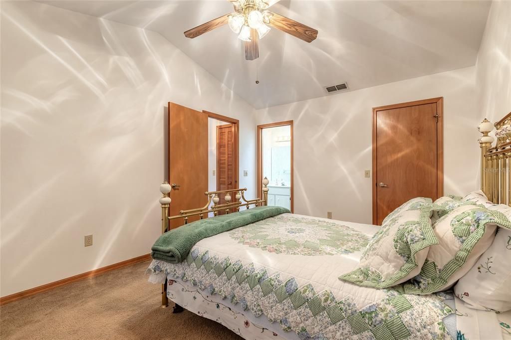 待售: $235,900 (2 贝兹, 2 浴室, 1302 平方英尺)