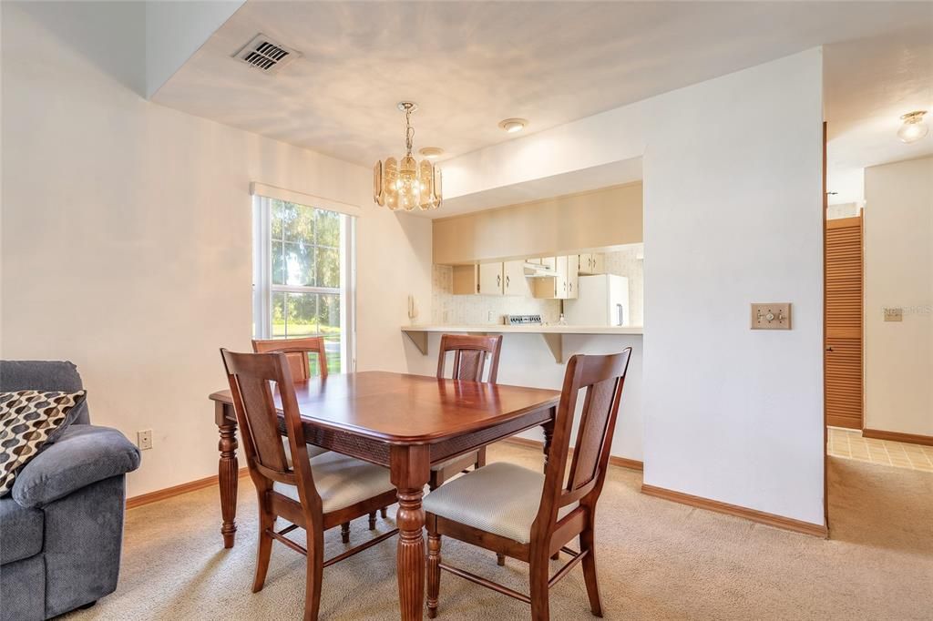 待售: $235,900 (2 贝兹, 2 浴室, 1302 平方英尺)