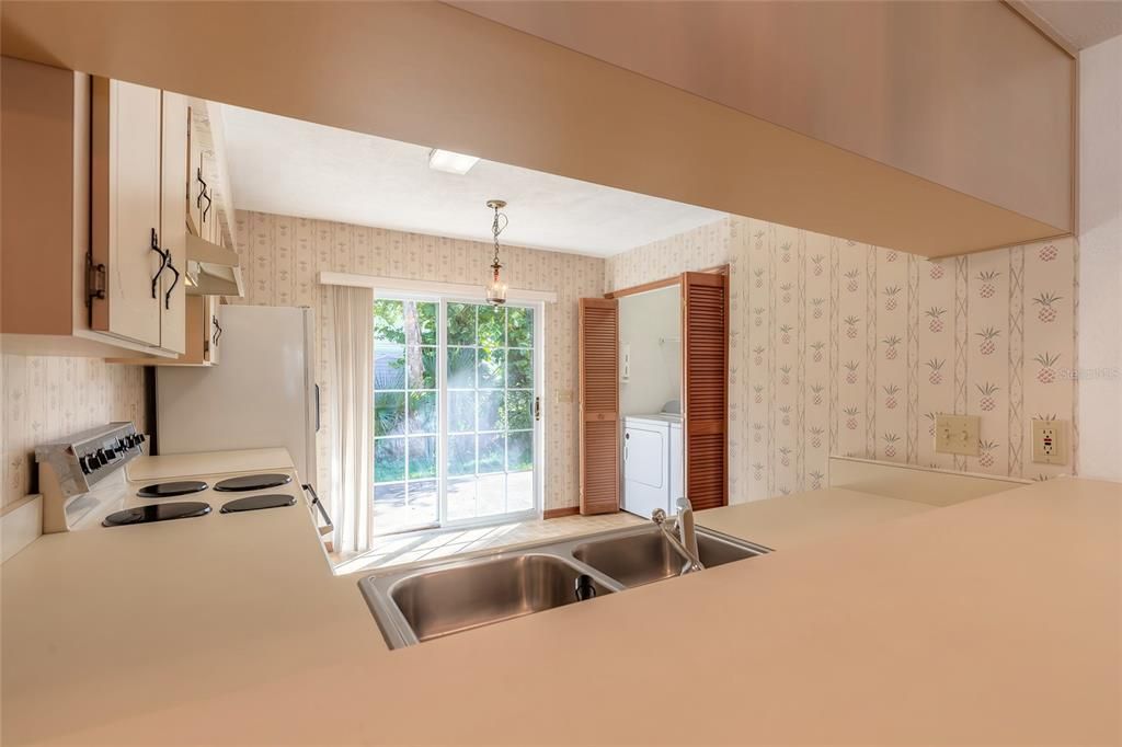 待售: $235,900 (2 贝兹, 2 浴室, 1302 平方英尺)