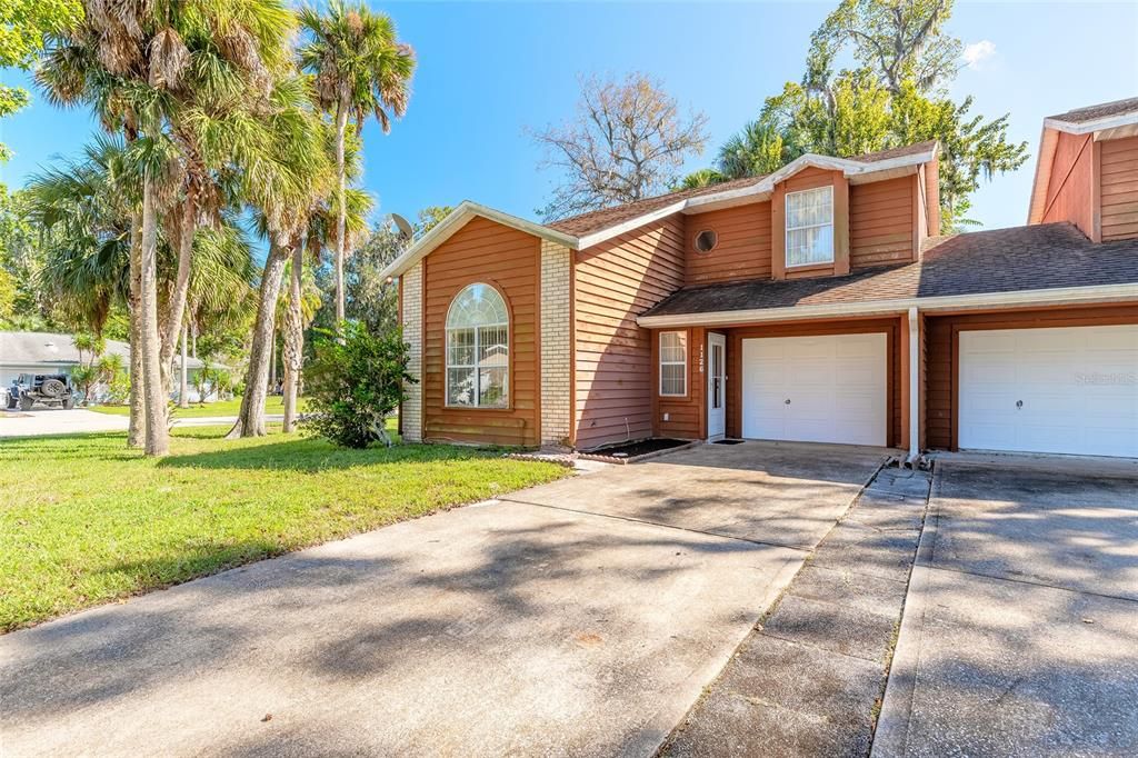 待售: $235,900 (2 贝兹, 2 浴室, 1302 平方英尺)