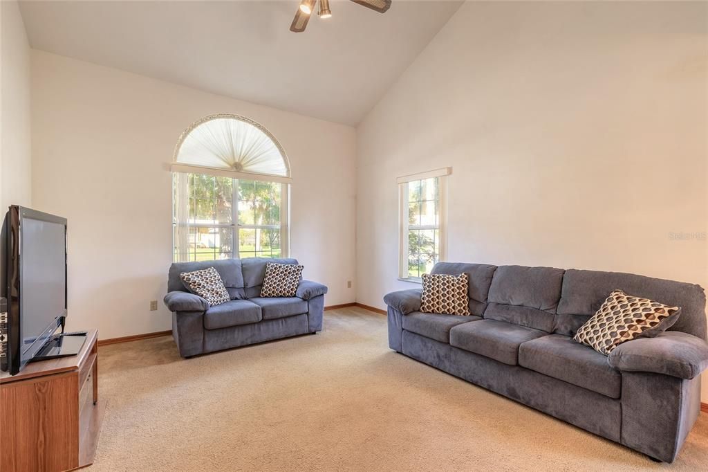 待售: $235,900 (2 贝兹, 2 浴室, 1302 平方英尺)