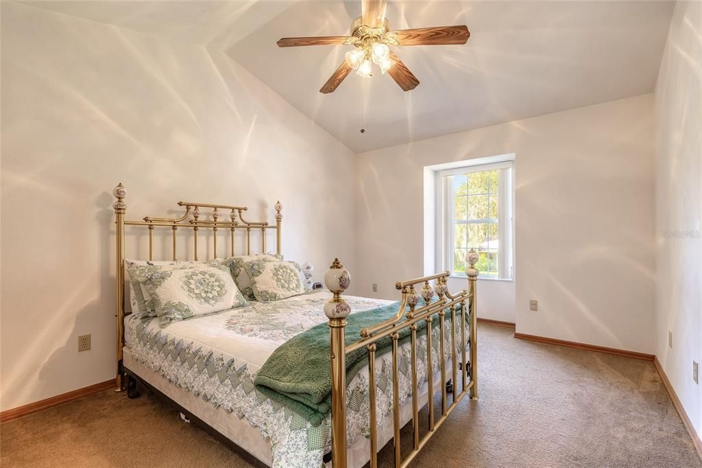 待售: $235,900 (2 贝兹, 2 浴室, 1302 平方英尺)