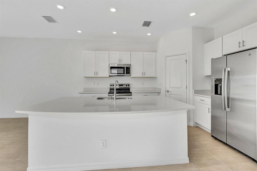 For Rent: $2,250 (3 beds, 2 baths, 1553 Square Feet)