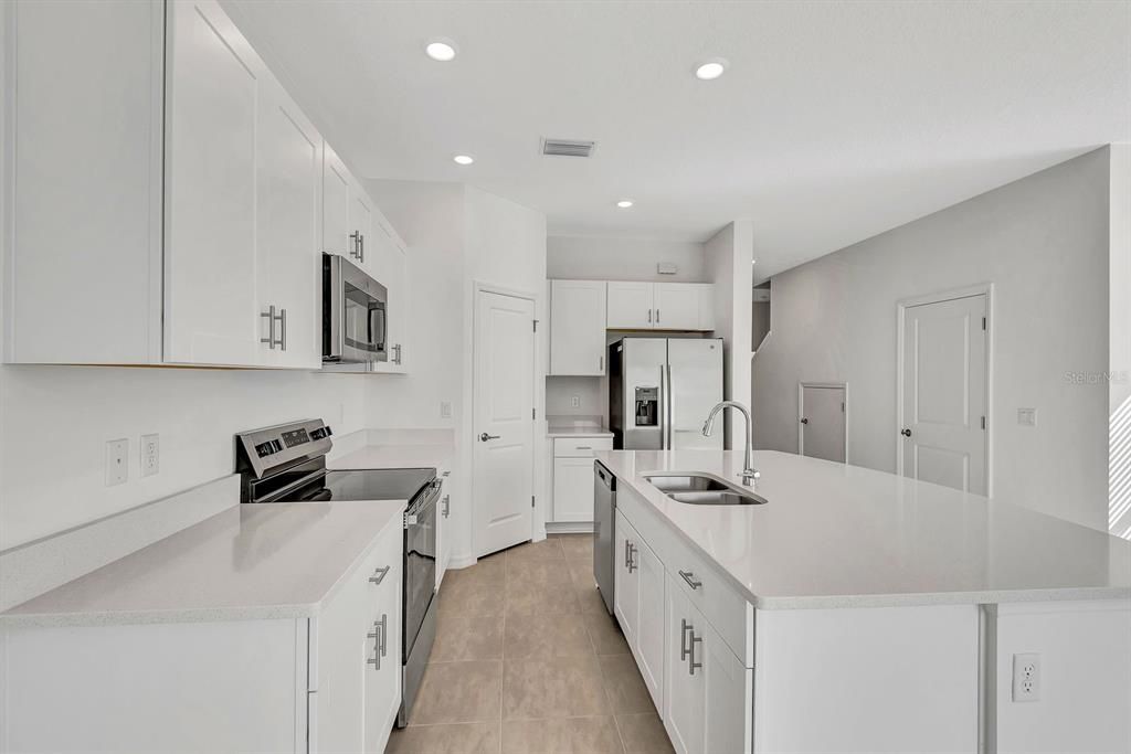 For Rent: $2,250 (3 beds, 2 baths, 1553 Square Feet)