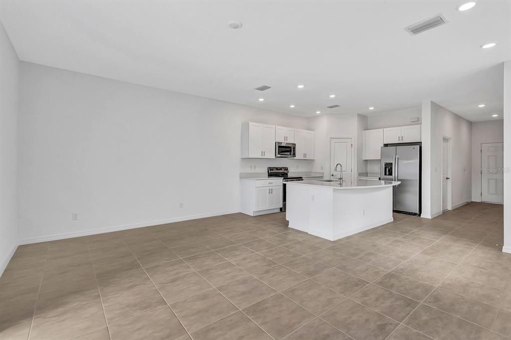 For Rent: $2,250 (3 beds, 2 baths, 1553 Square Feet)