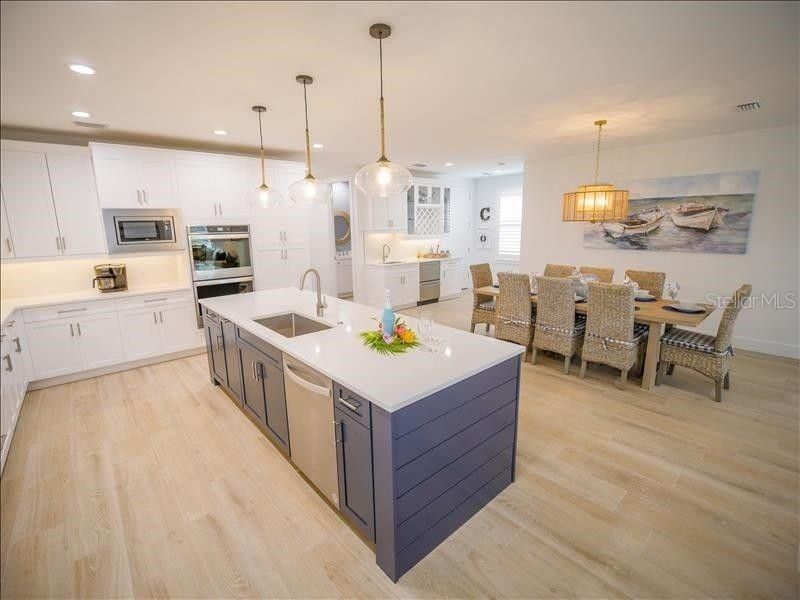 For Sale: $3,100,000 (7 beds, 5 baths, 3082 Square Feet)