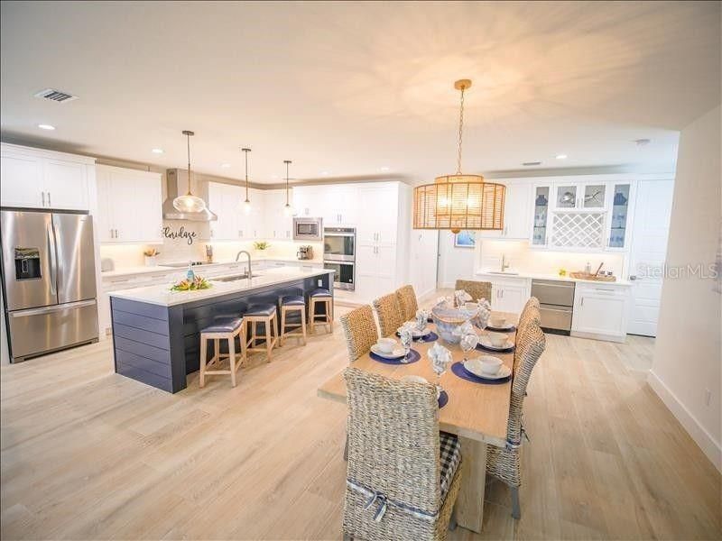 For Sale: $3,100,000 (7 beds, 5 baths, 3082 Square Feet)