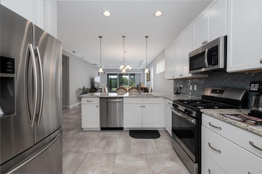 На продажу: $379,000 (2 спален, 2 ванн, 1651 Квадратных фут)