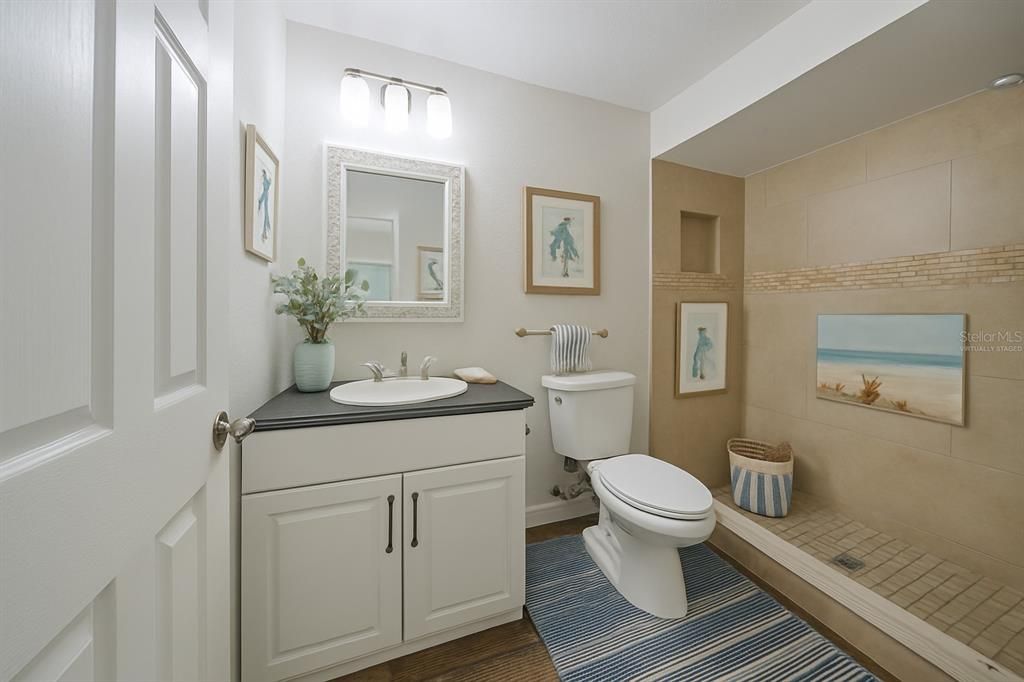 Под контрактом: $275,000 (3 спален, 2 ванн, 1369 Квадратных фут)