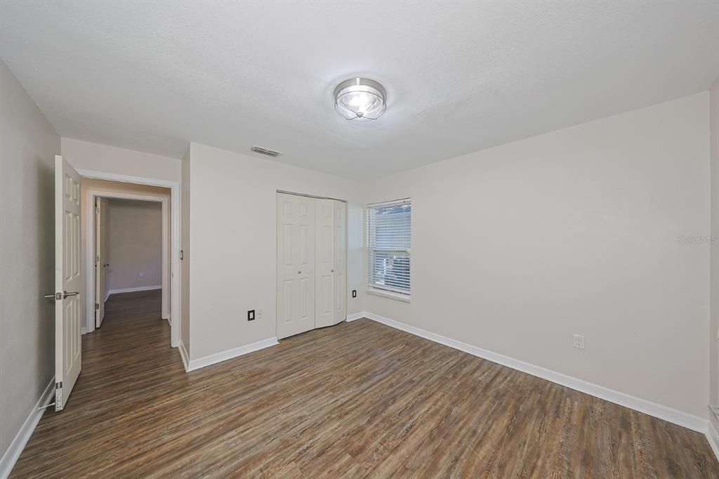 Под контрактом: $275,000 (3 спален, 2 ванн, 1369 Квадратных фут)