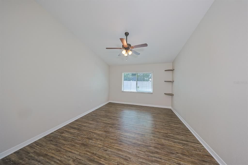 Под контрактом: $275,000 (3 спален, 2 ванн, 1369 Квадратных фут)