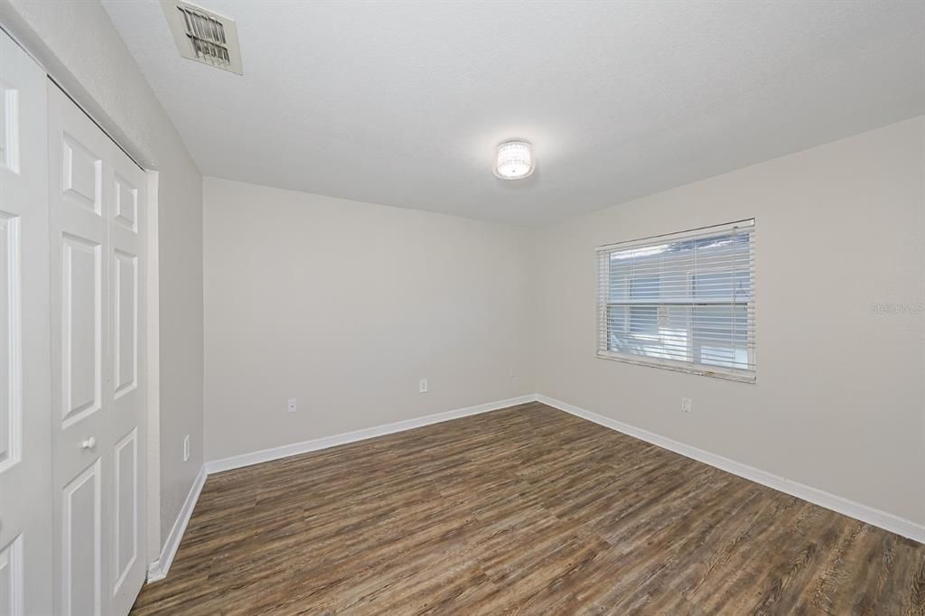 Под контрактом: $275,000 (3 спален, 2 ванн, 1369 Квадратных фут)