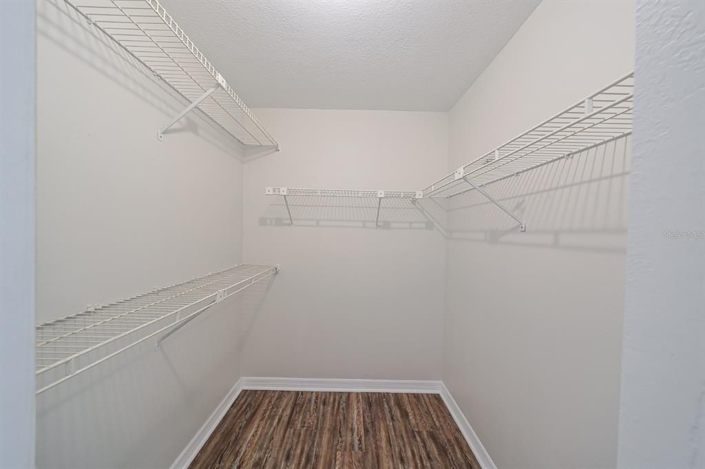 Под контрактом: $275,000 (3 спален, 2 ванн, 1369 Квадратных фут)