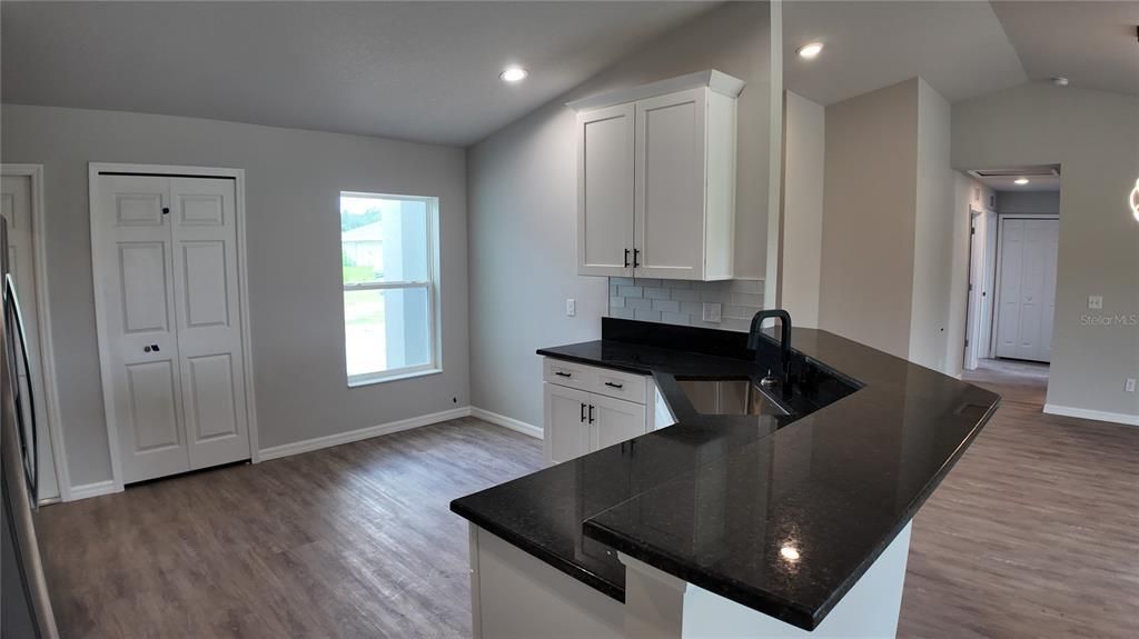 For Rent: $2,100 (4 beds, 2 baths, 1573 Square Feet)