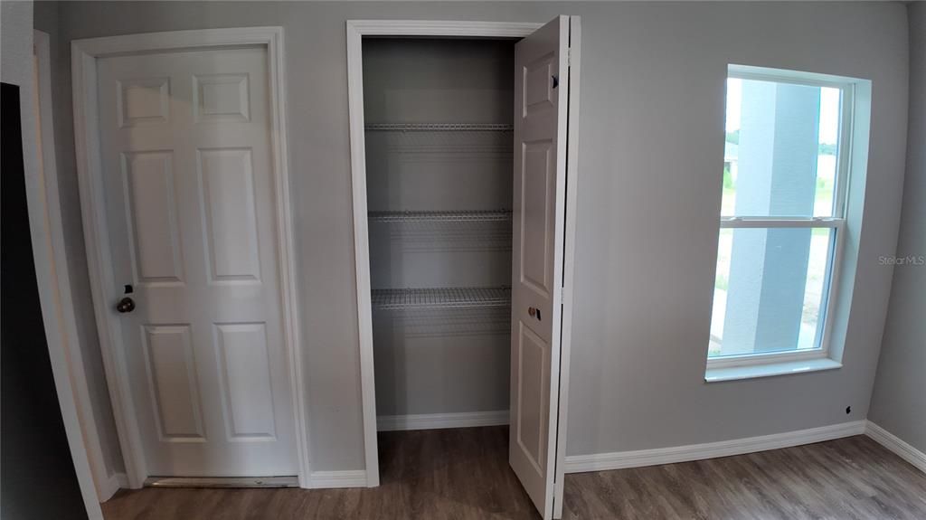 For Rent: $2,100 (4 beds, 2 baths, 1573 Square Feet)