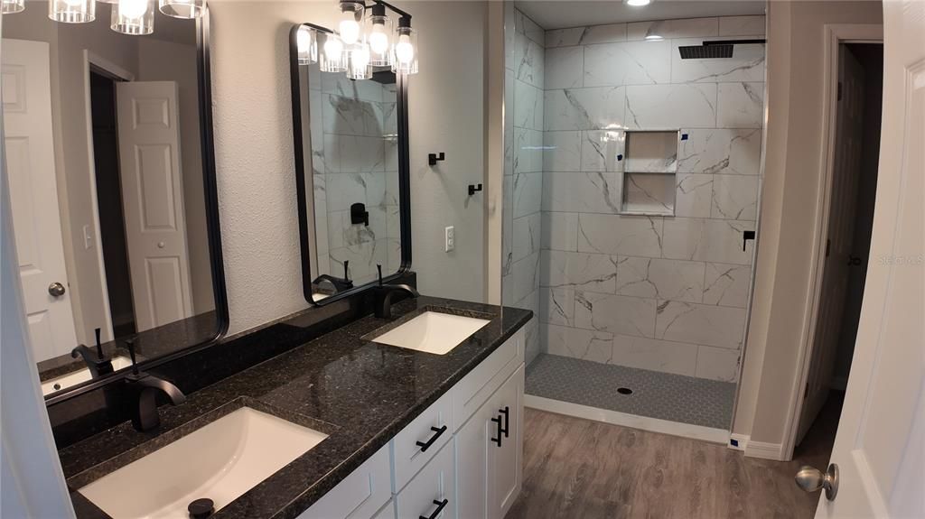 For Rent: $2,100 (4 beds, 2 baths, 1573 Square Feet)