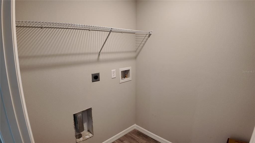 For Rent: $2,100 (4 beds, 2 baths, 1573 Square Feet)