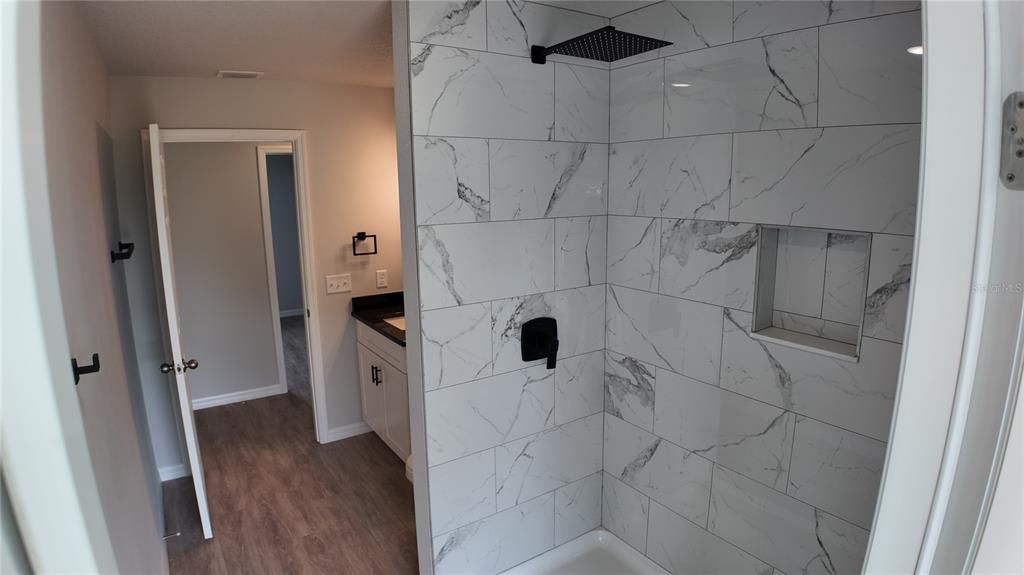 For Rent: $2,100 (4 beds, 2 baths, 1573 Square Feet)