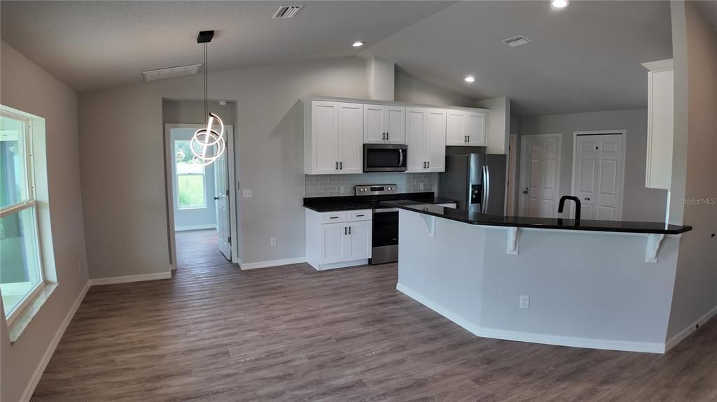 For Rent: $2,100 (4 beds, 2 baths, 1573 Square Feet)