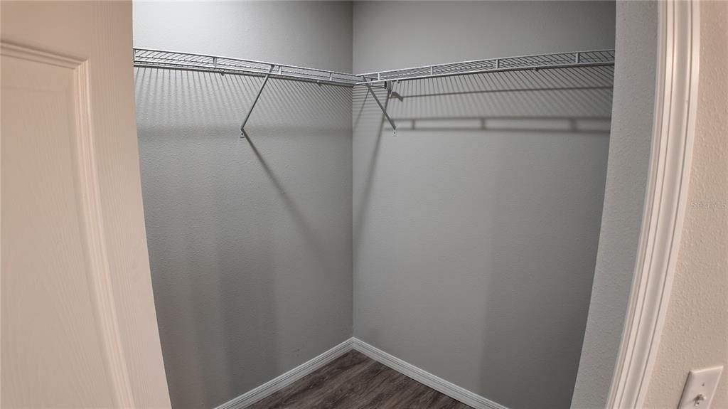 For Rent: $2,100 (4 beds, 2 baths, 1573 Square Feet)