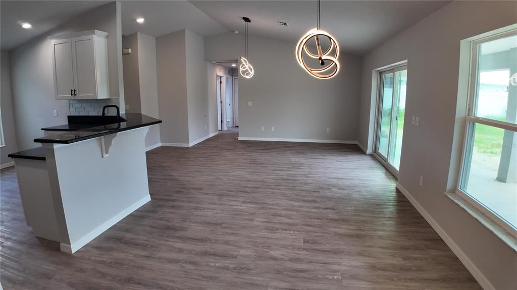 For Rent: $2,100 (4 beds, 2 baths, 1573 Square Feet)