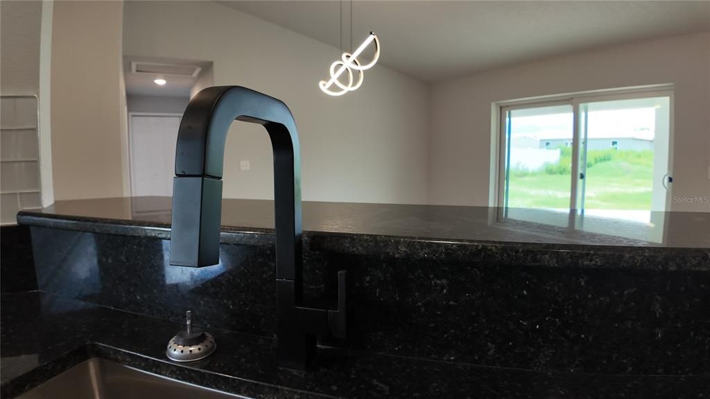 For Rent: $2,100 (4 beds, 2 baths, 1573 Square Feet)