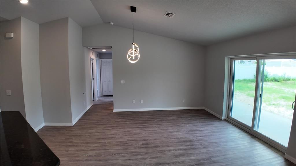 For Rent: $2,100 (4 beds, 2 baths, 1573 Square Feet)