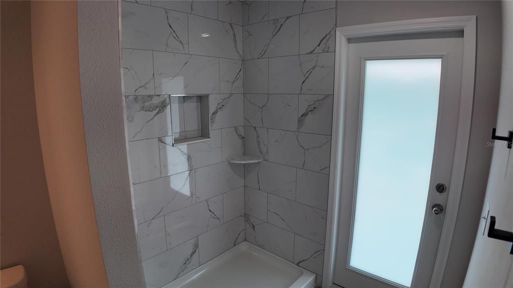 For Rent: $2,100 (4 beds, 2 baths, 1573 Square Feet)