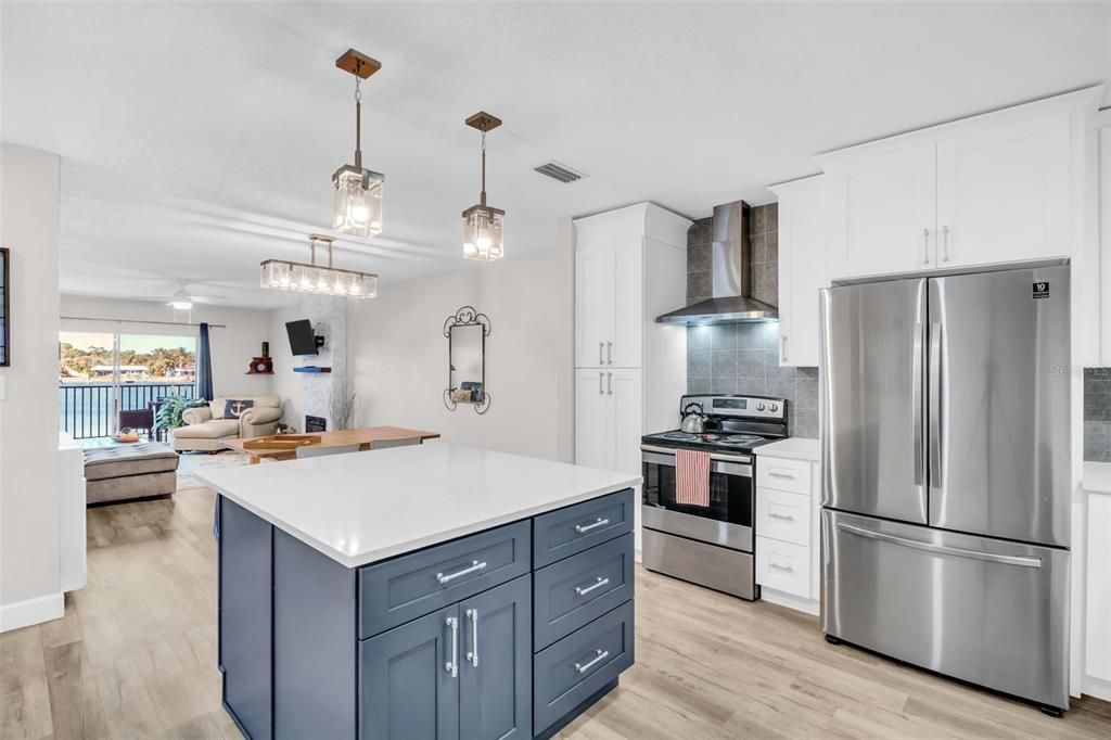 For Sale: $309,999 (2 beds, 2 baths, 1035 Square Feet)