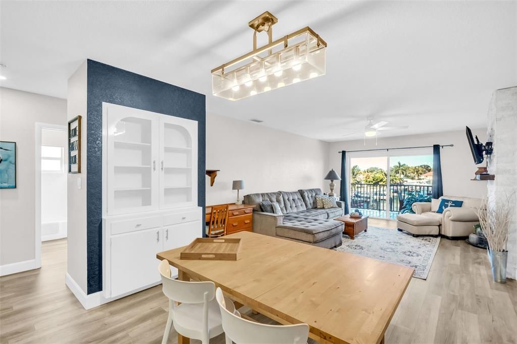 For Sale: $309,999 (2 beds, 2 baths, 1035 Square Feet)