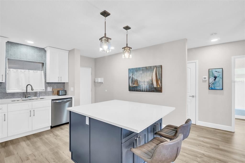 For Sale: $309,999 (2 beds, 2 baths, 1035 Square Feet)