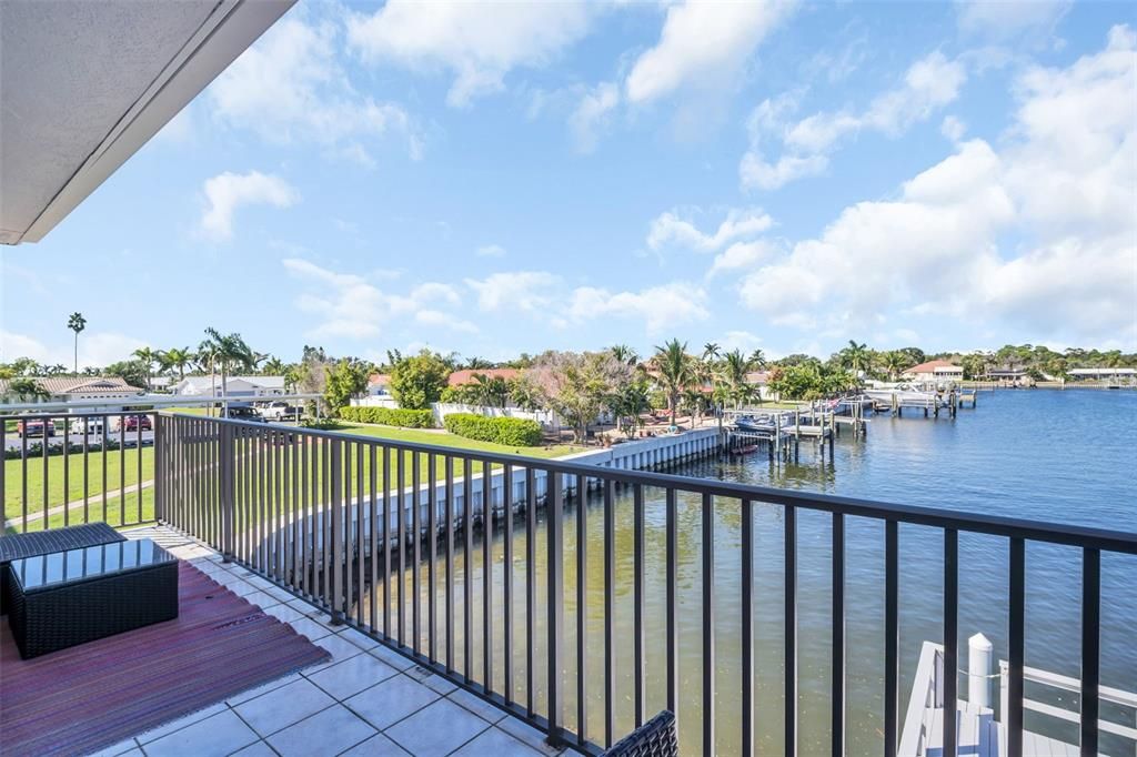 For Sale: $309,999 (2 beds, 2 baths, 1035 Square Feet)