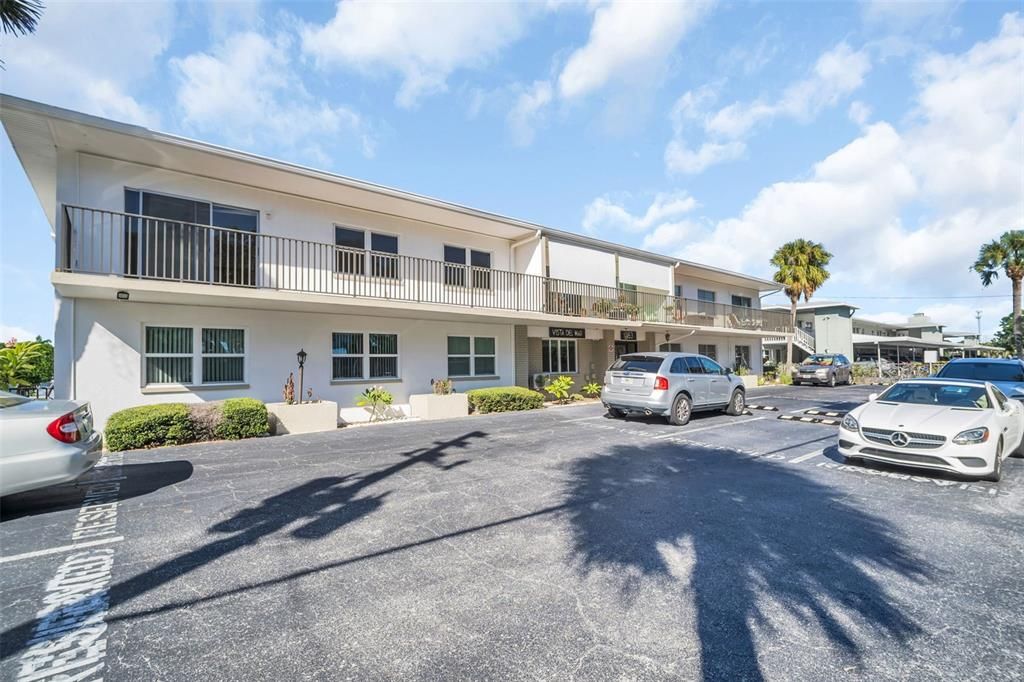 For Sale: $309,999 (2 beds, 2 baths, 1035 Square Feet)