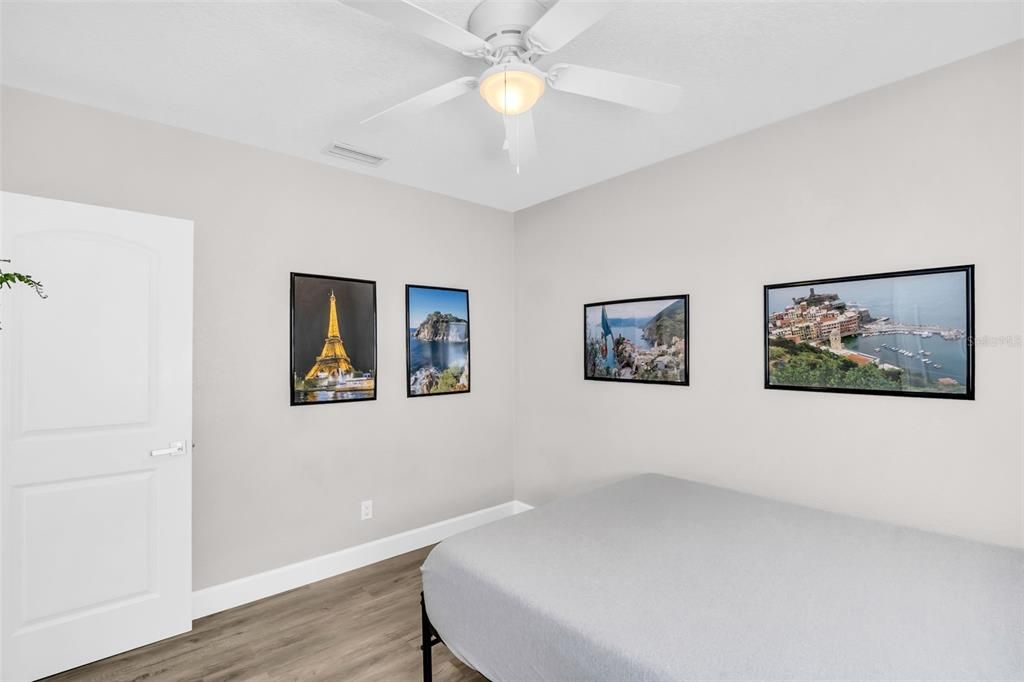 For Sale: $309,999 (2 beds, 2 baths, 1035 Square Feet)