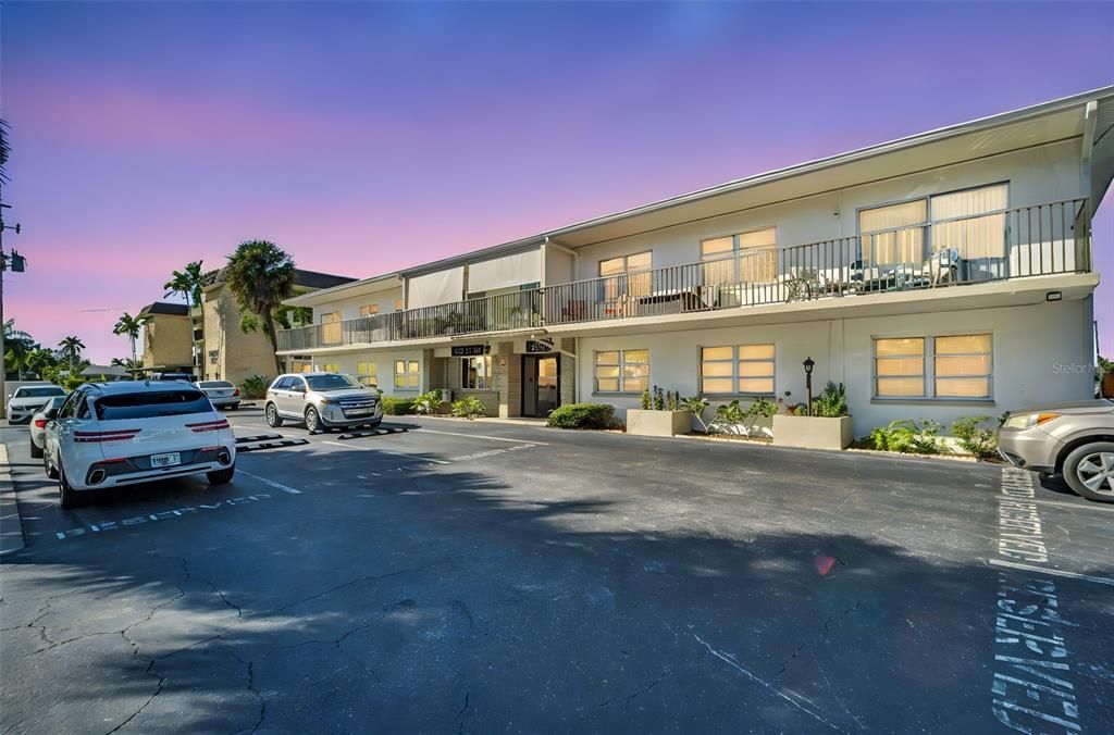 For Sale: $309,999 (2 beds, 2 baths, 1035 Square Feet)