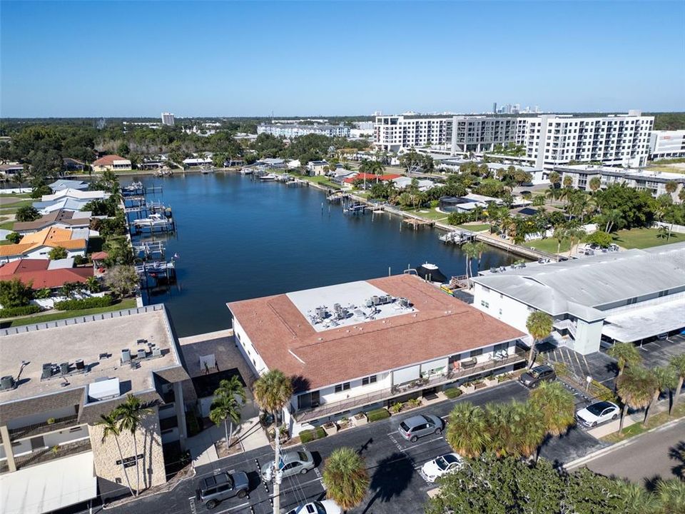 For Sale: $309,999 (2 beds, 2 baths, 1035 Square Feet)