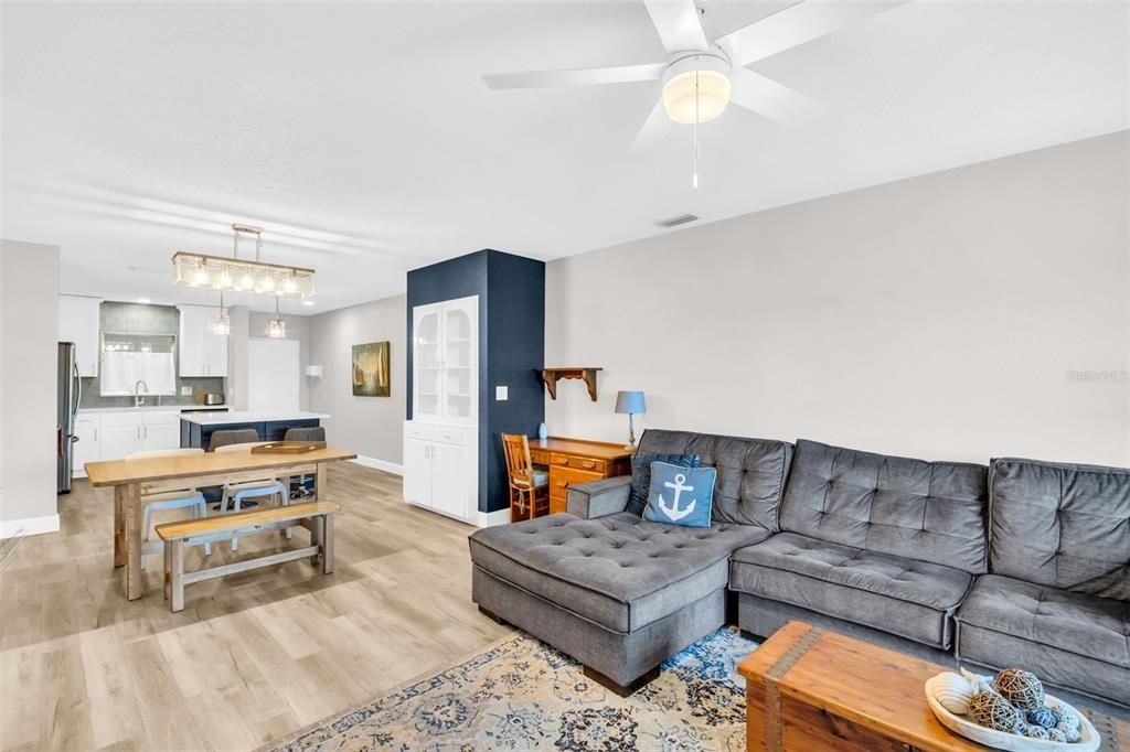 For Sale: $309,999 (2 beds, 2 baths, 1035 Square Feet)